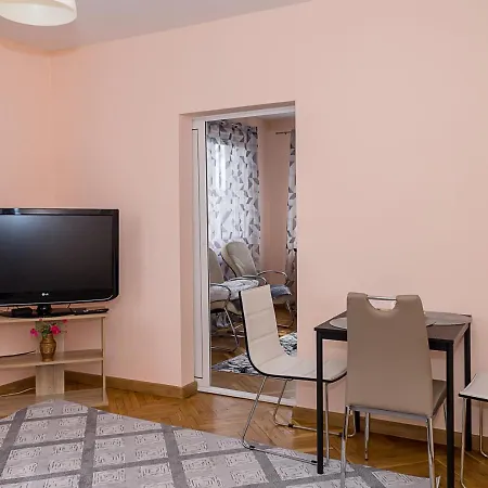 Two Bedroom Retreat I Near Municipality By Flat Mаnager Apartment